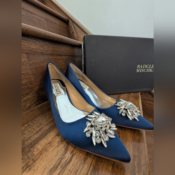 Gardenia Mid-Heel Pumps in Navy Badgley Mischka NWT Size 5.5 - Picture 4 of 13